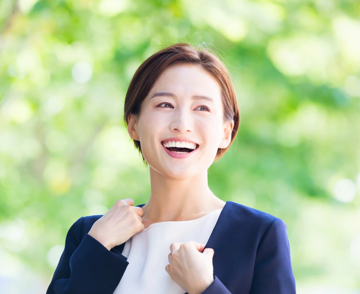 笑顔の女性